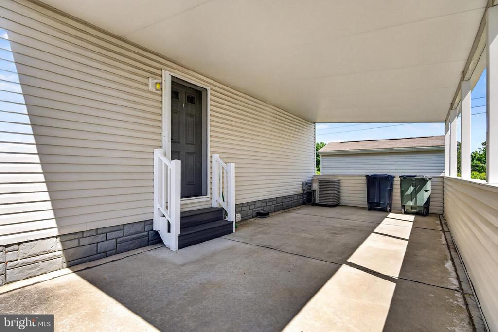 2088 BURLINGTON CIRCLE
