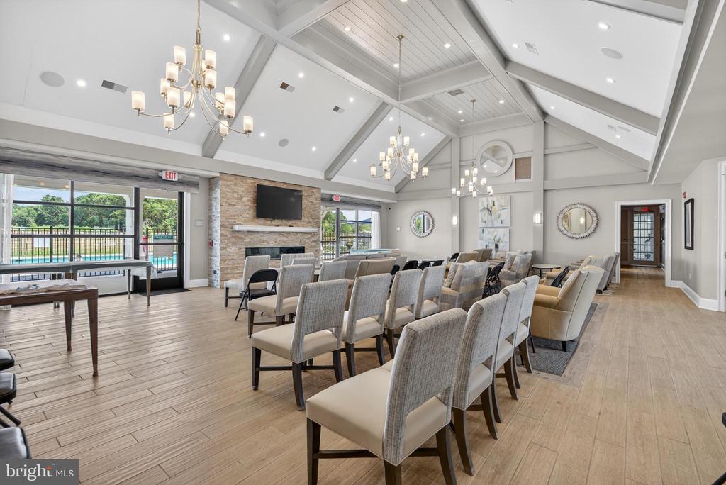 2088 BURLINGTON CIRCLE