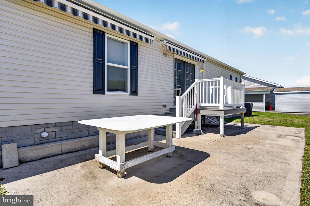 2088 BURLINGTON CIRCLE