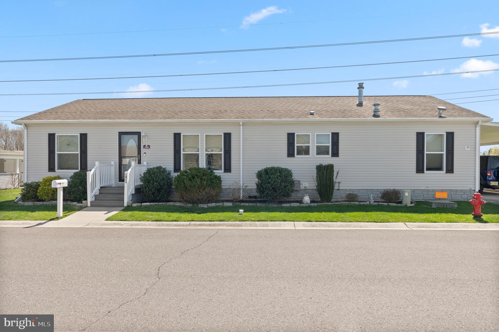 2088 BURLINGTON CIRCLE