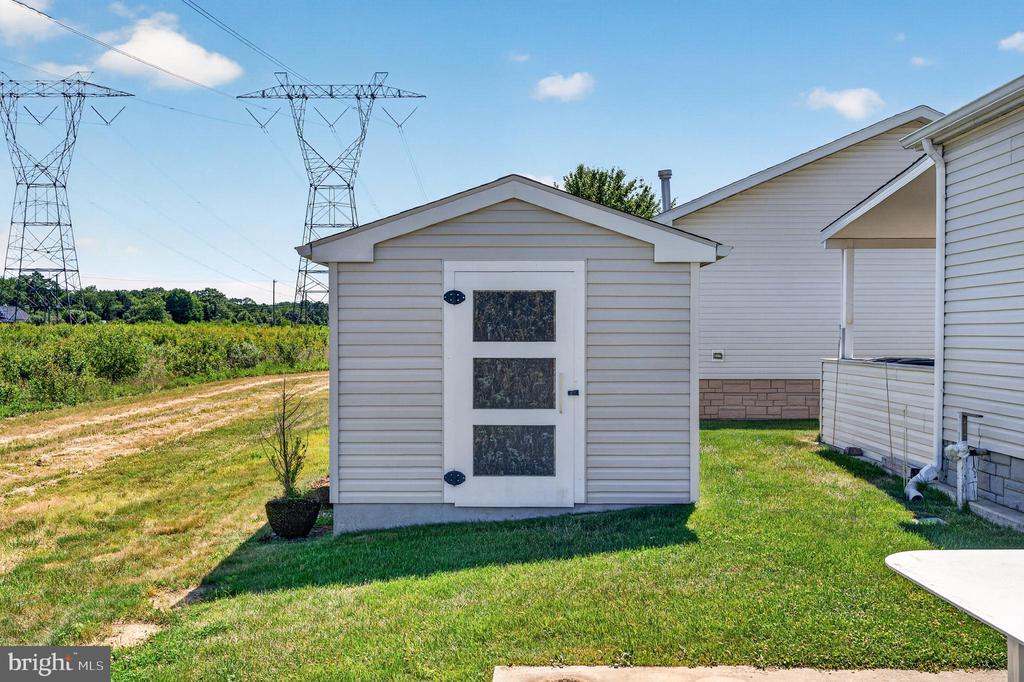 2088 BURLINGTON CIRCLE