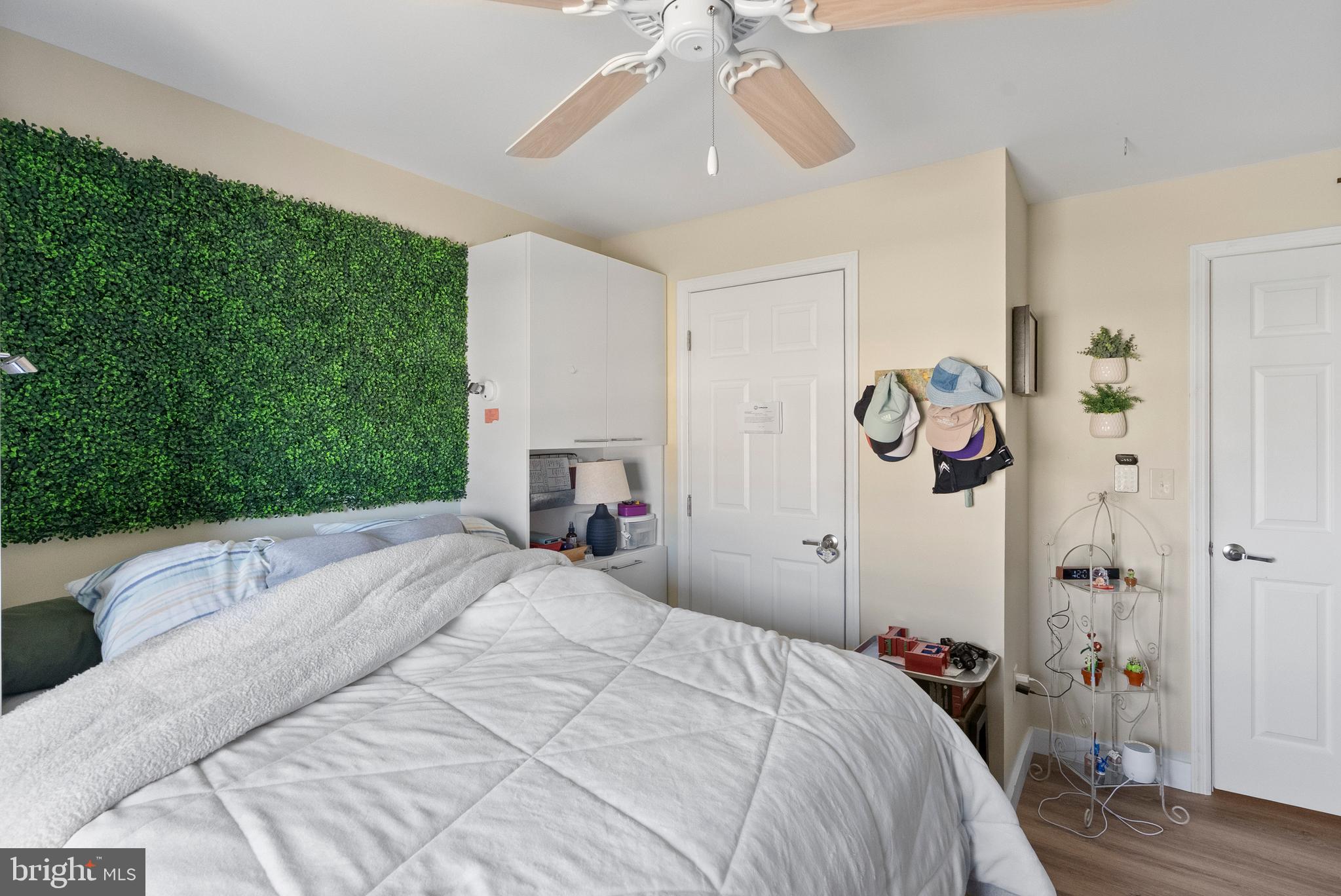 2088 BURLINGTON CIRCLE