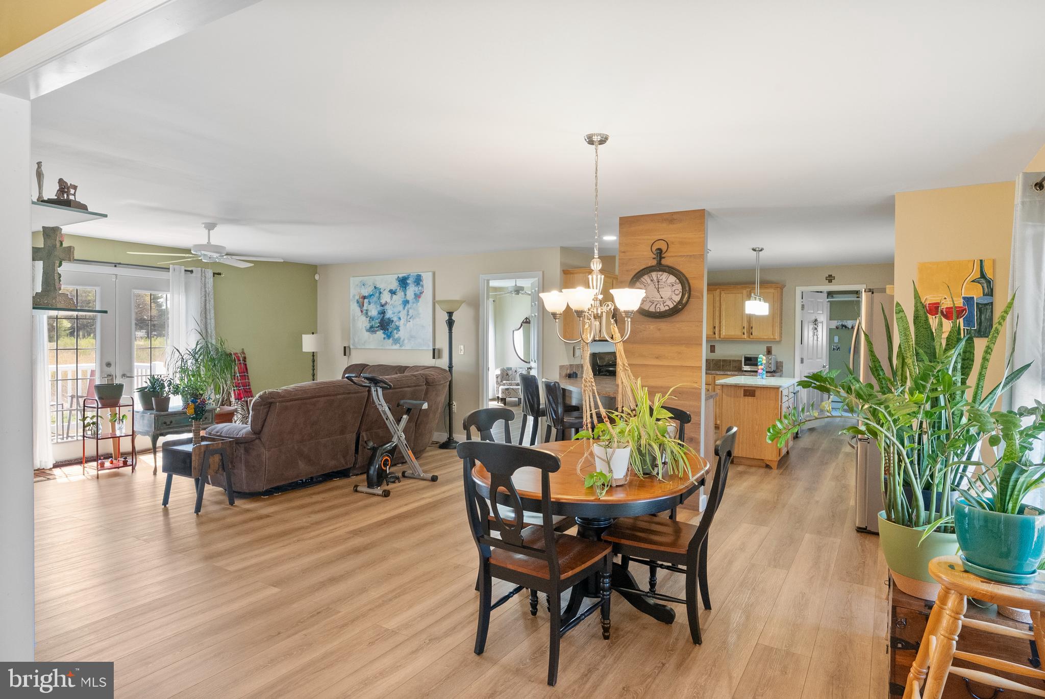 2088 BURLINGTON CIRCLE