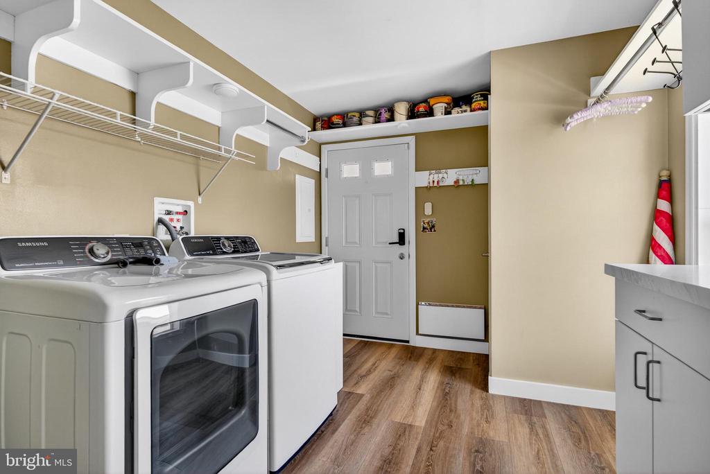 2088 BURLINGTON CIRCLE