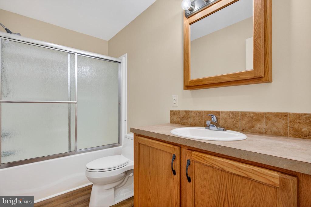 2088 BURLINGTON CIRCLE