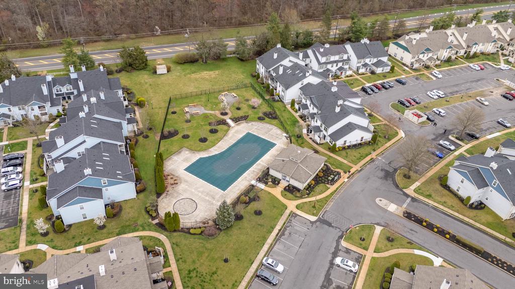 322 STEEPLECHASE COURT