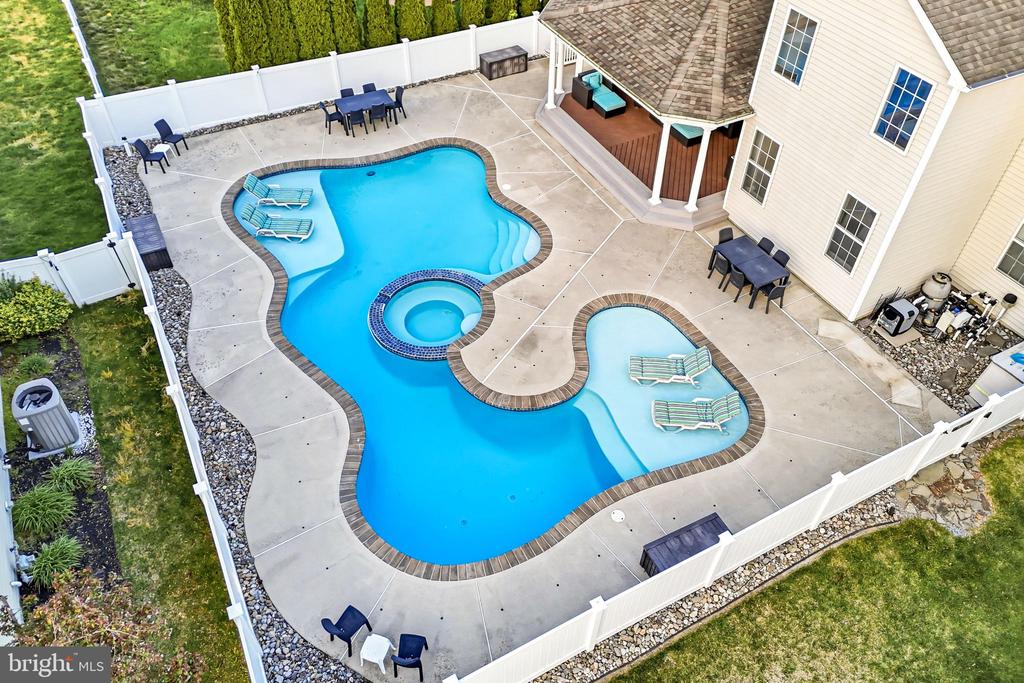 127 FOXWOOD TERRACE