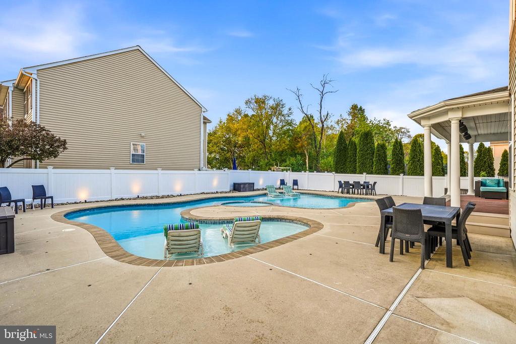 127 FOXWOOD TERRACE
