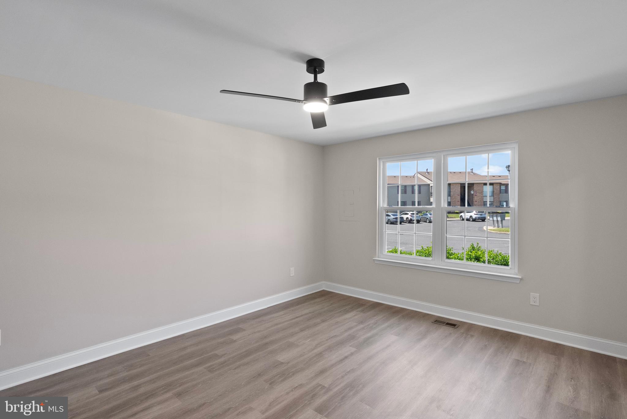 23 UXBRIDGE PLACE