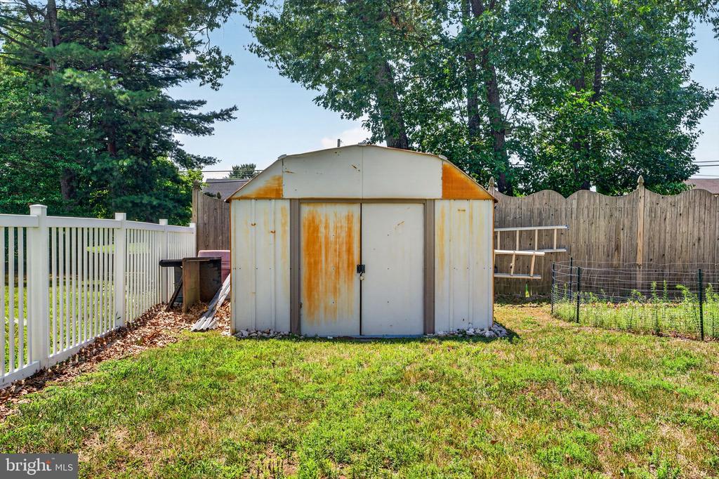 393 BRYN MAWR DRIVE