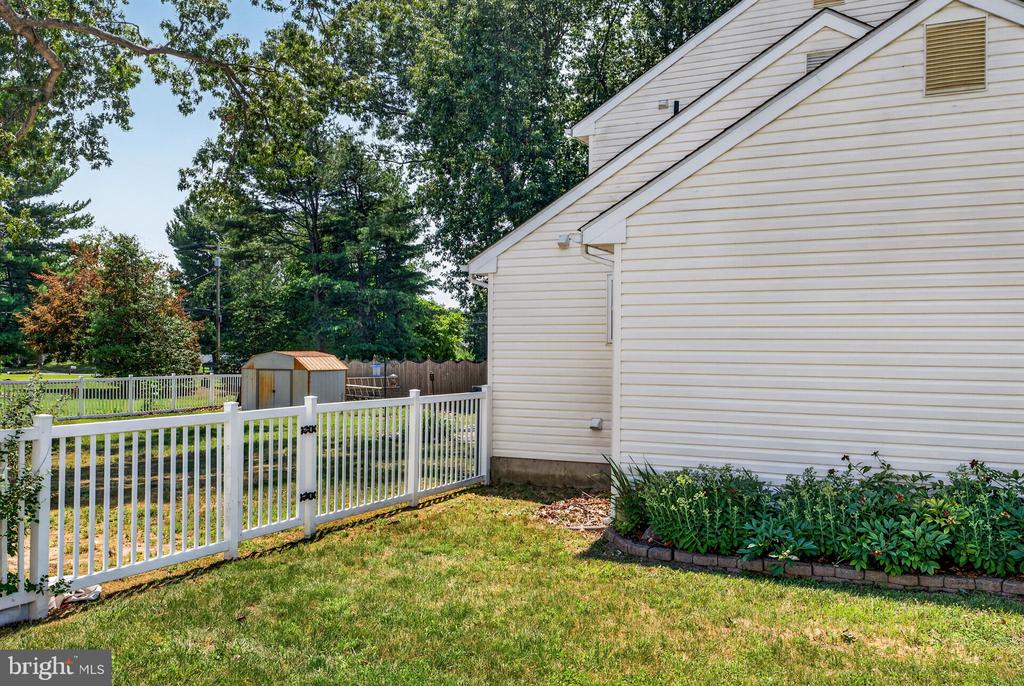 393 BRYN MAWR DRIVE