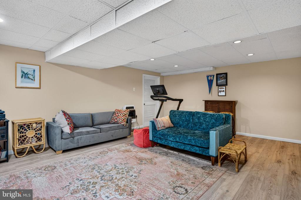 393 BRYN MAWR DRIVE