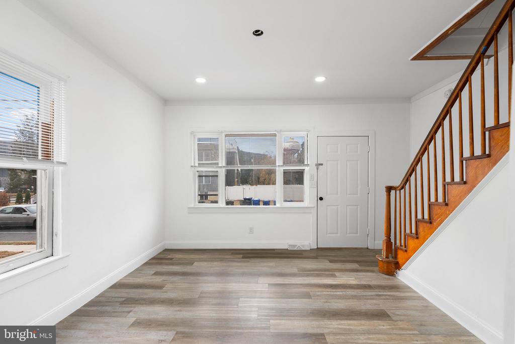 302 N MAIN STREET Unit: 3