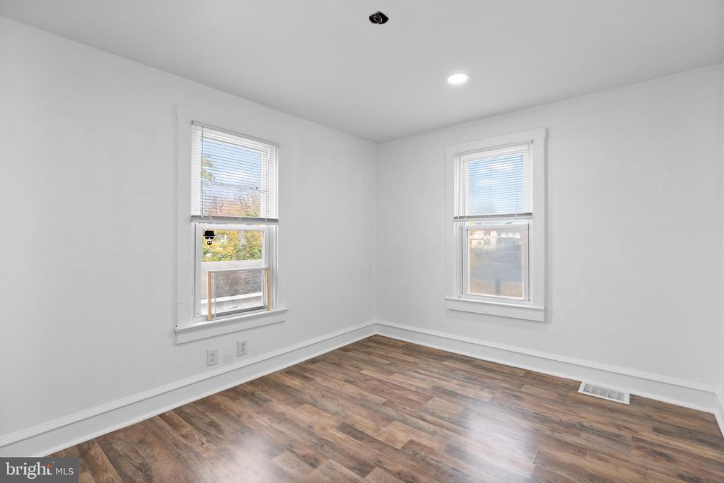 302 N MAIN STREET Unit: 3