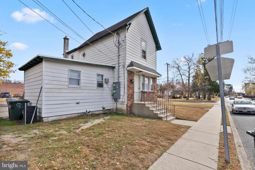 302 N MAIN STREET Unit: 3