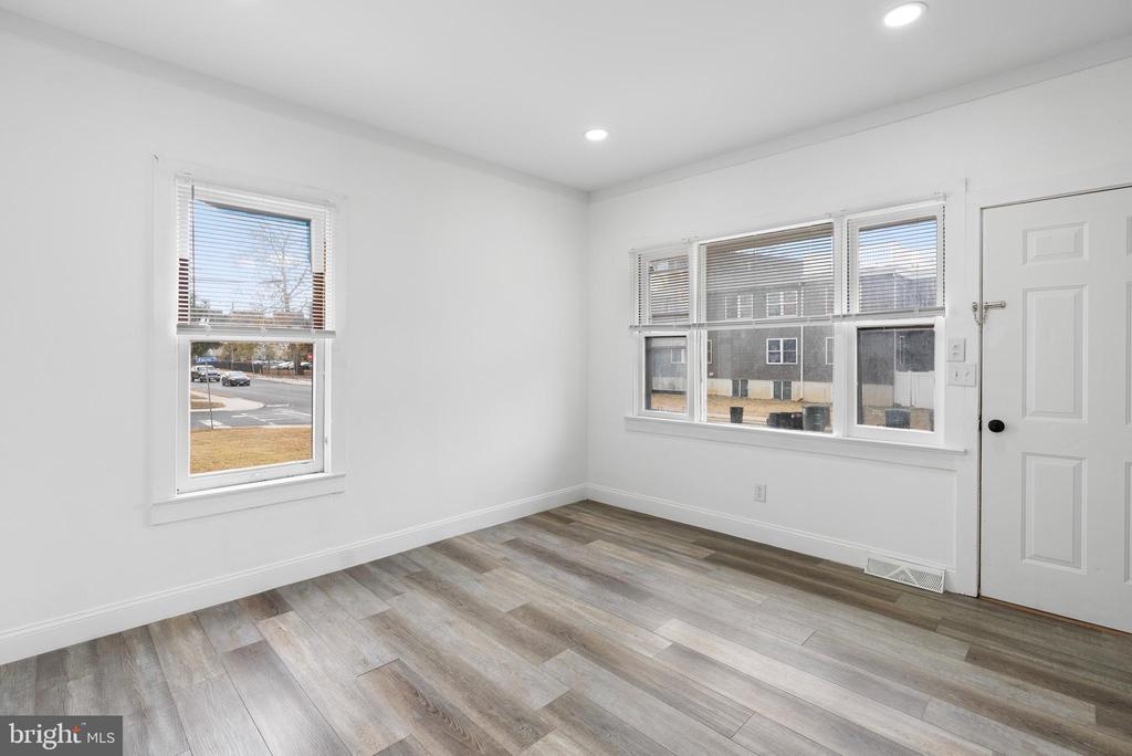 302 N MAIN STREET Unit: 3