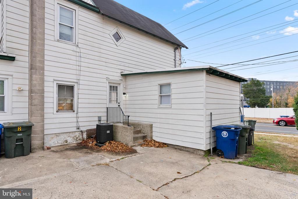 302 N MAIN STREET Unit: 3