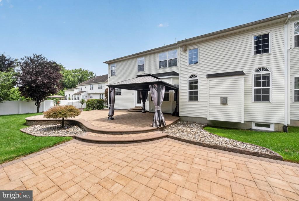 6 ALISON COURT