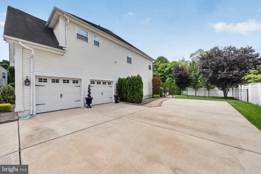 6 ALISON COURT