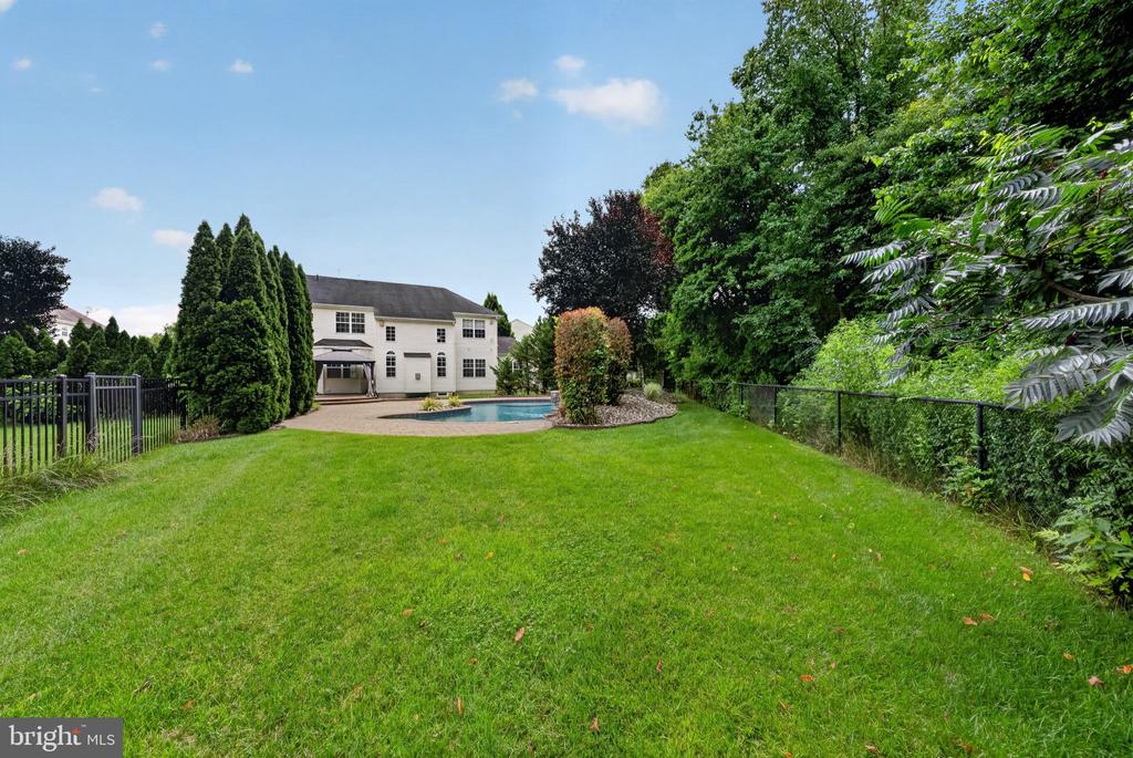 6 ALISON COURT