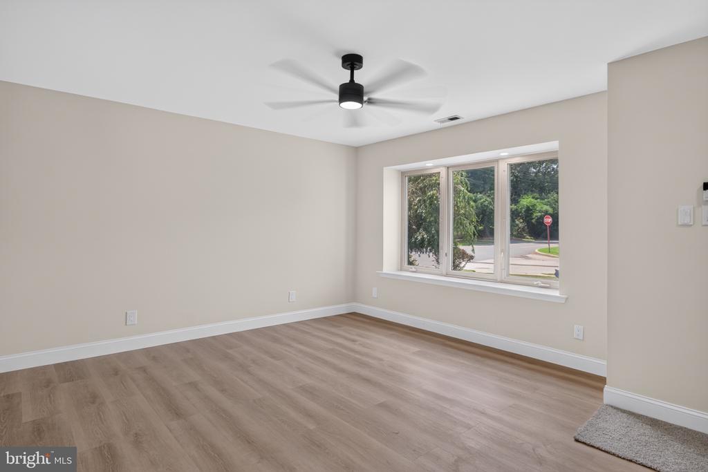 27 TALLOWOOD DRIVE