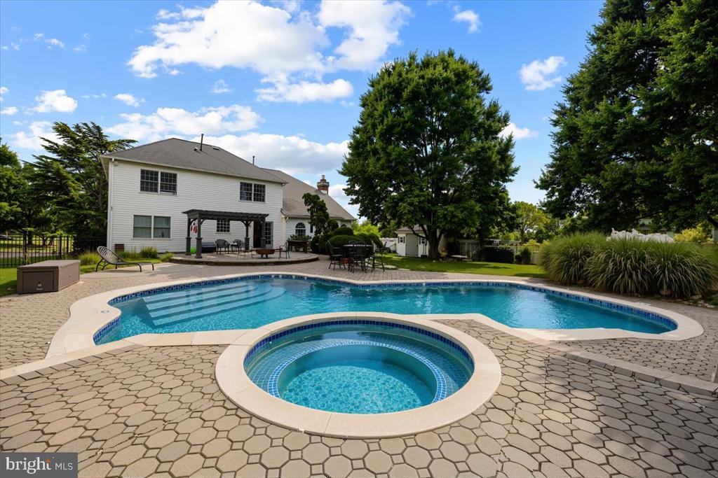 19 RICKLAND DRIVE
