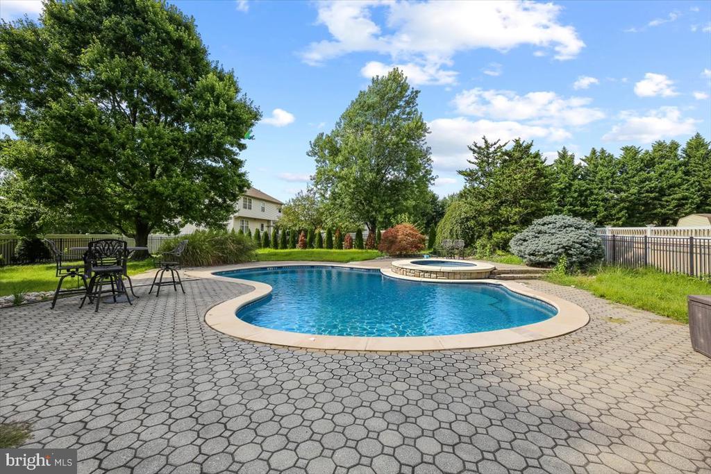 19 RICKLAND DRIVE