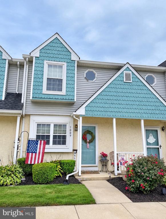 1009 HILLSBORO COURT