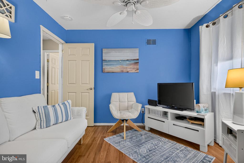 8 CENTAURI AVENUE