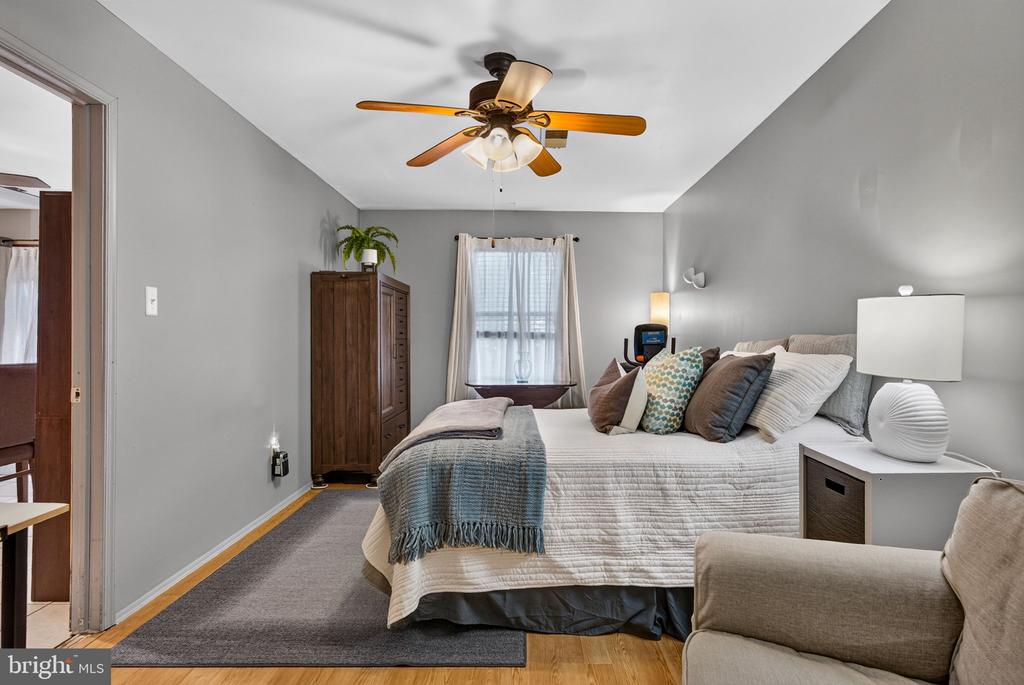 8 CENTAURI AVENUE