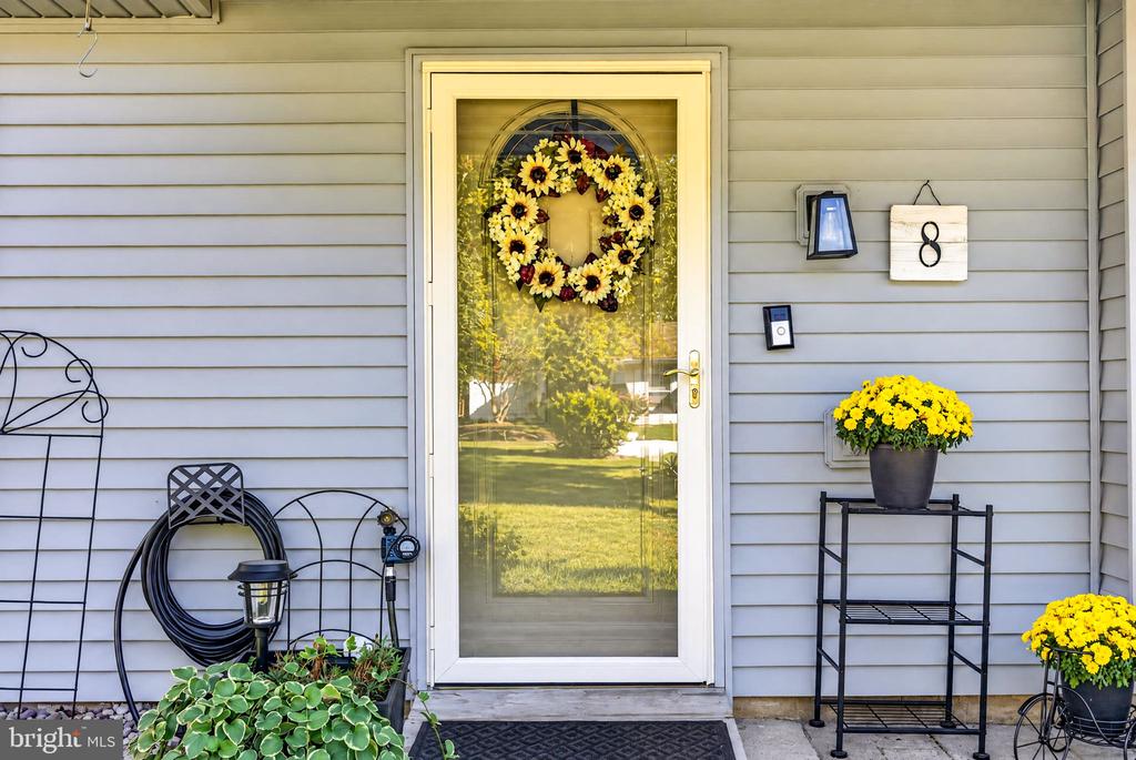 8 CENTAURI AVENUE