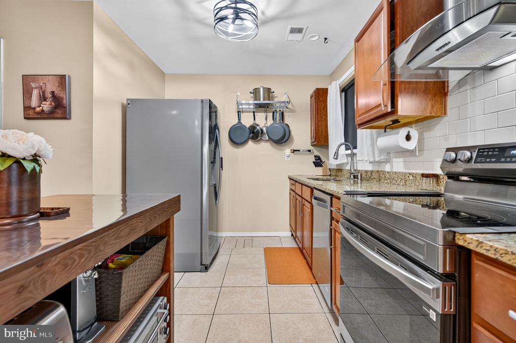 8 CENTAURI AVENUE