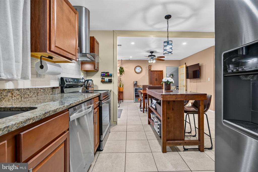 8 CENTAURI AVENUE