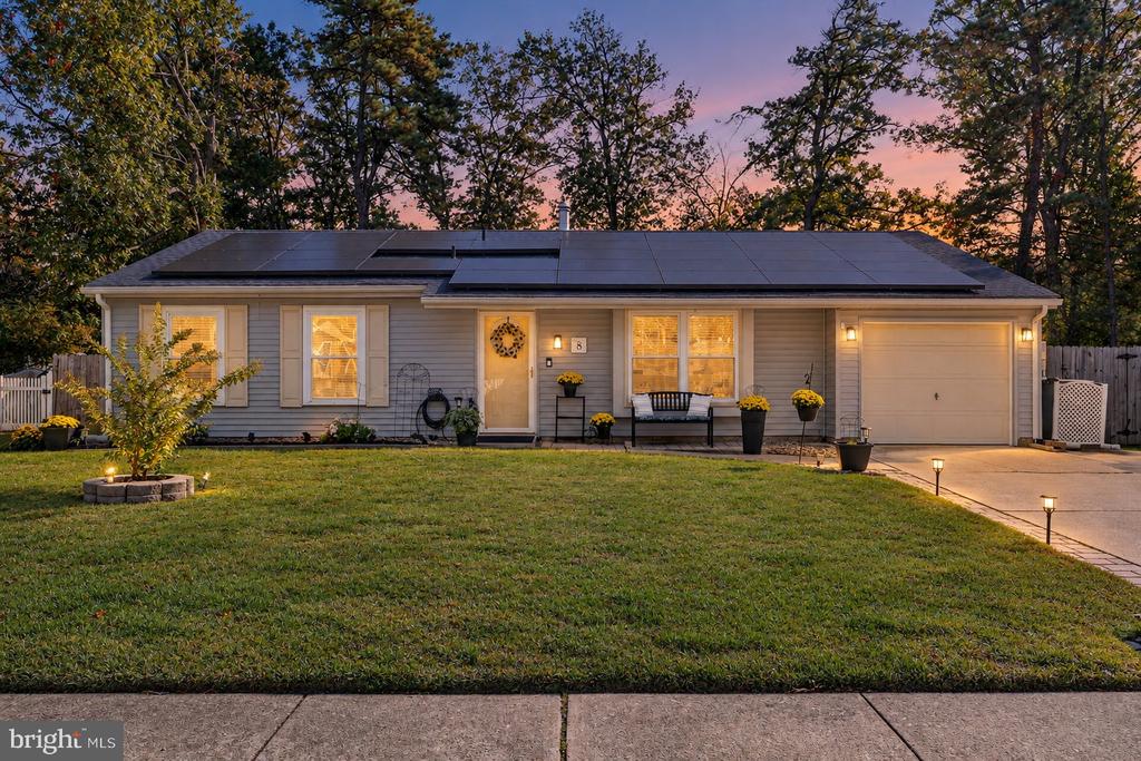 8 CENTAURI AVENUE