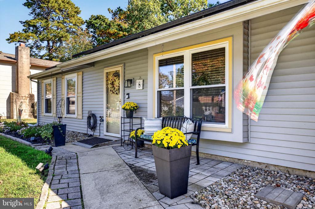 8 CENTAURI AVENUE