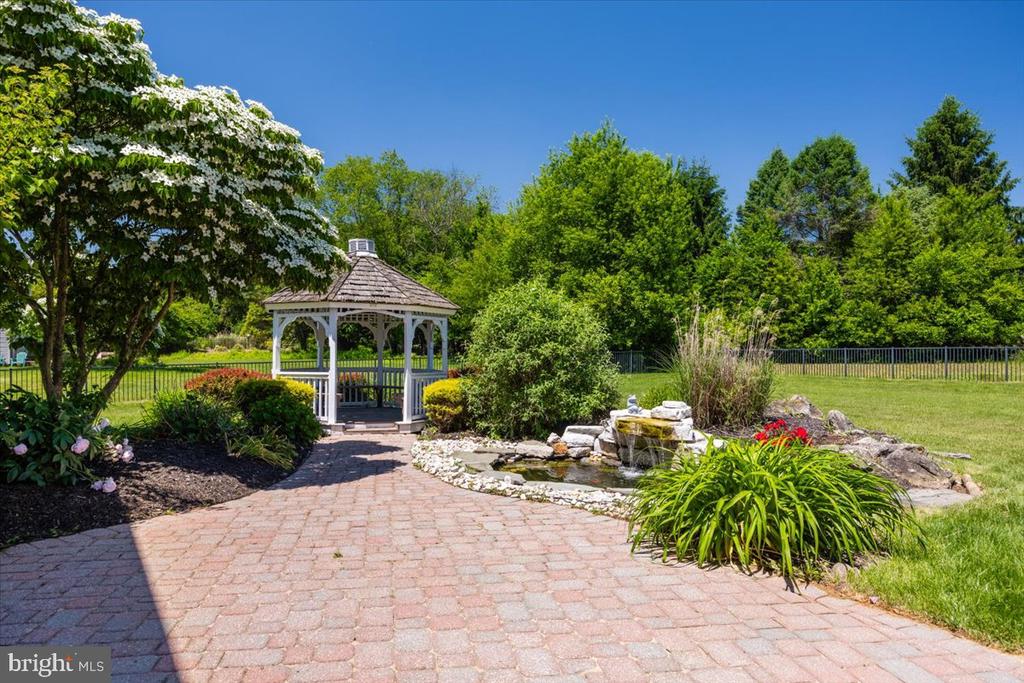 82 SARATOGA DRIVE