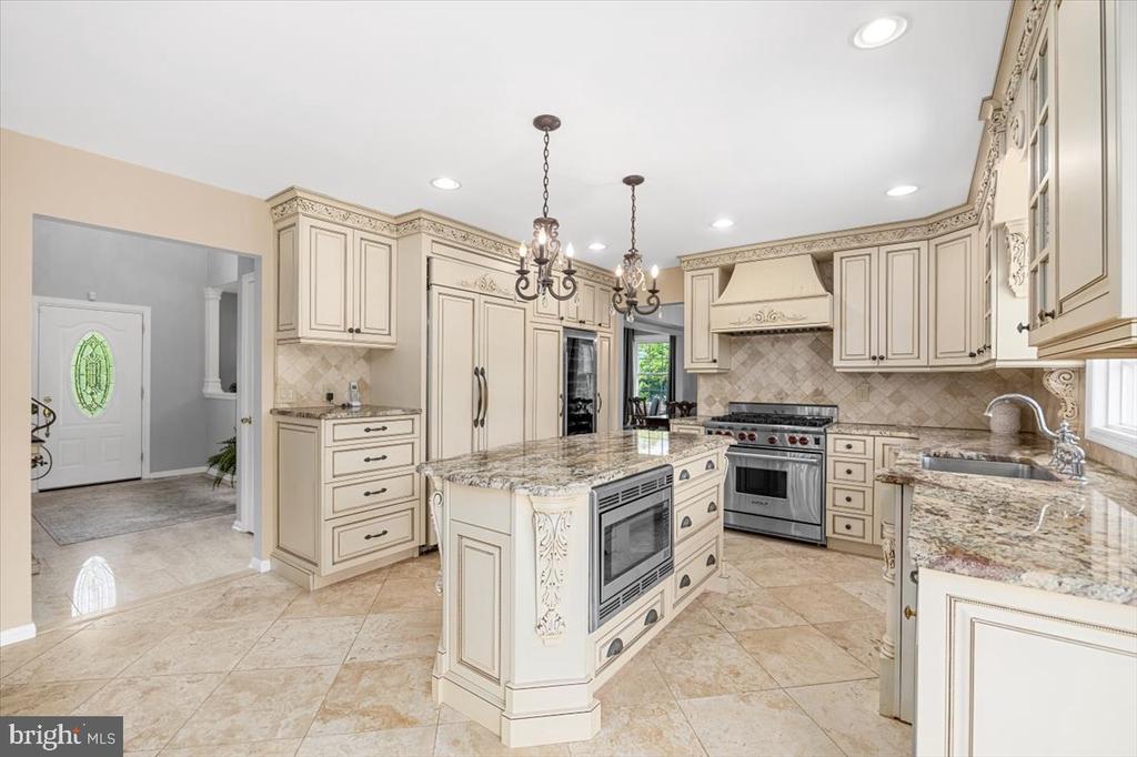 82 SARATOGA DRIVE