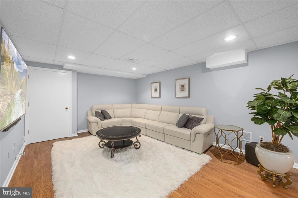 82 SARATOGA DRIVE