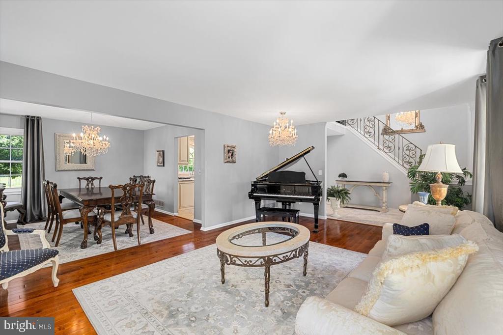 82 SARATOGA DRIVE
