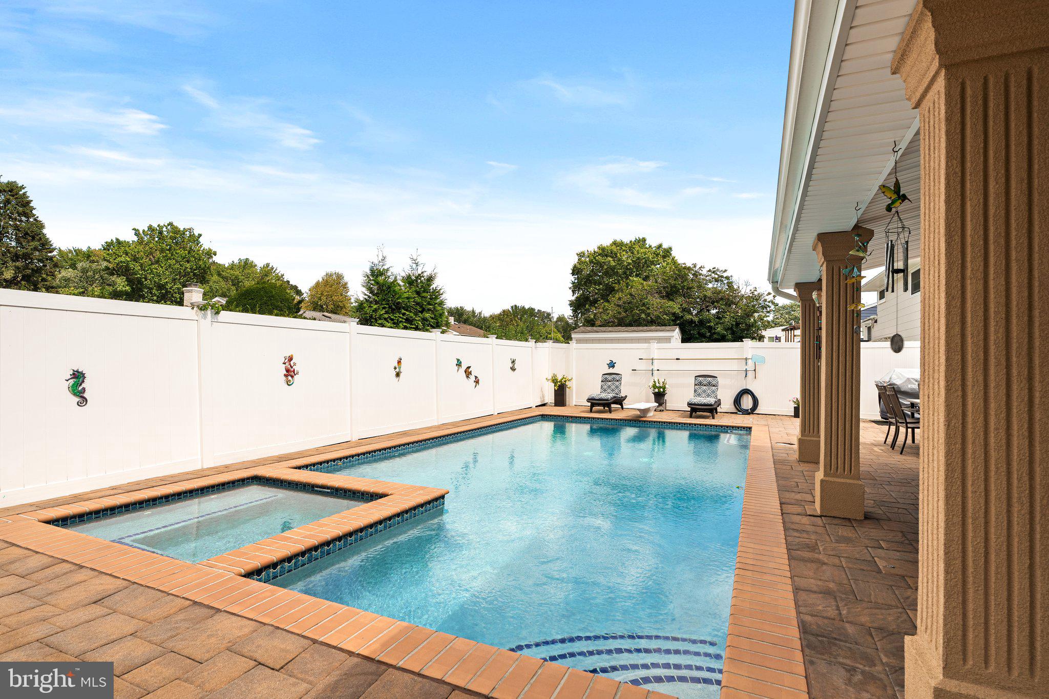 856 ESTATES BOULEVARD