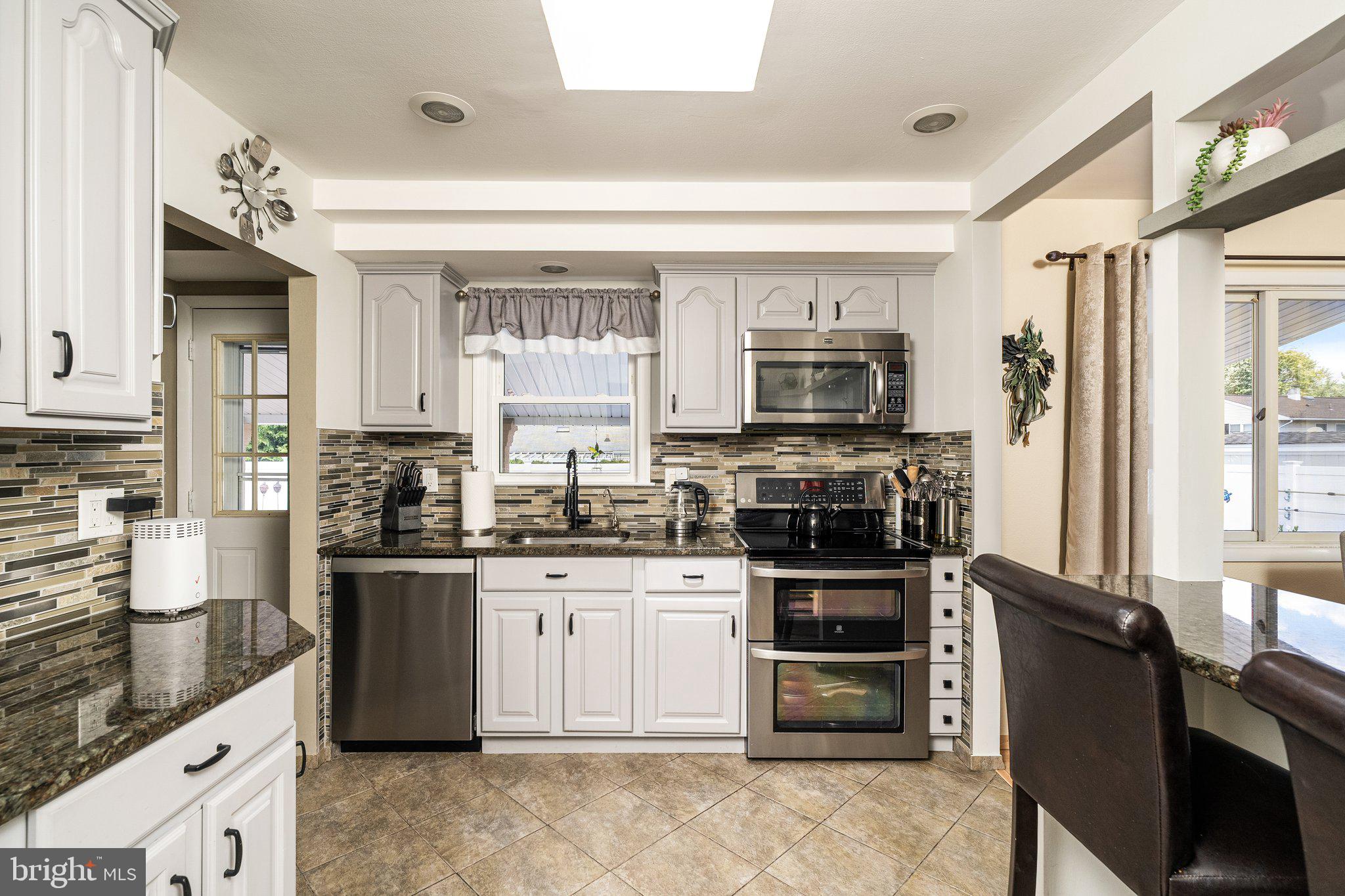 856 ESTATES BOULEVARD