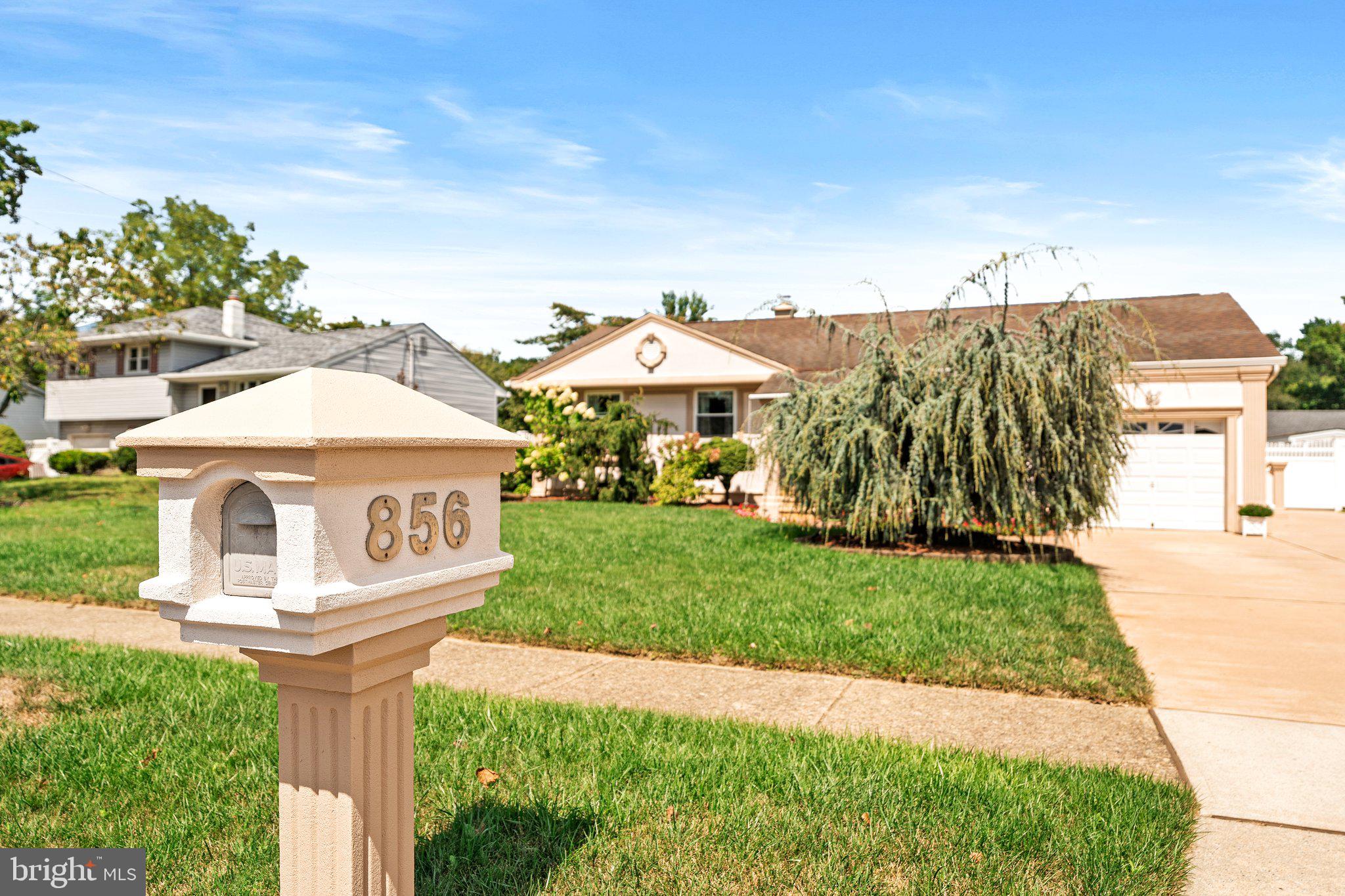 856 ESTATES BOULEVARD