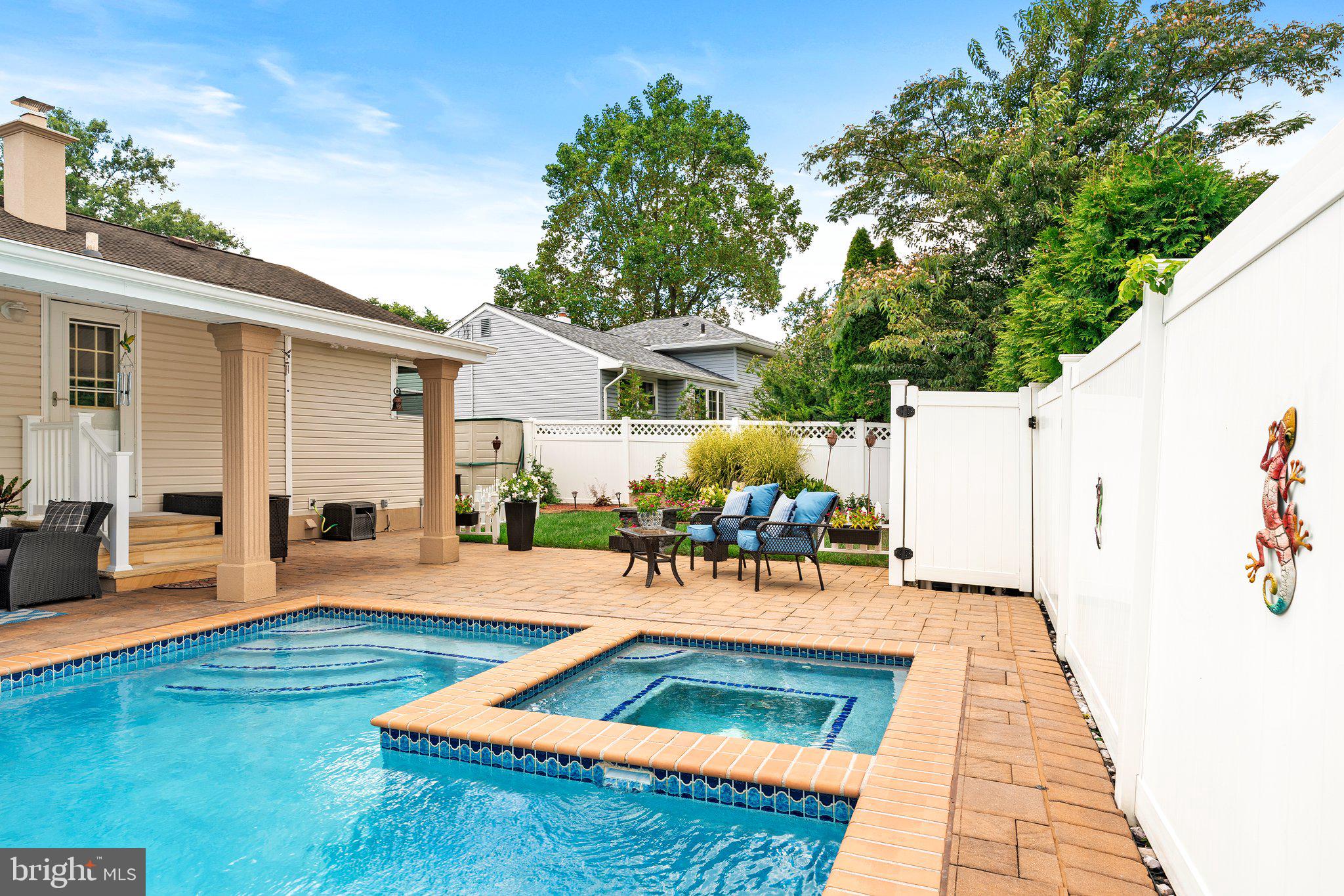 856 ESTATES BOULEVARD