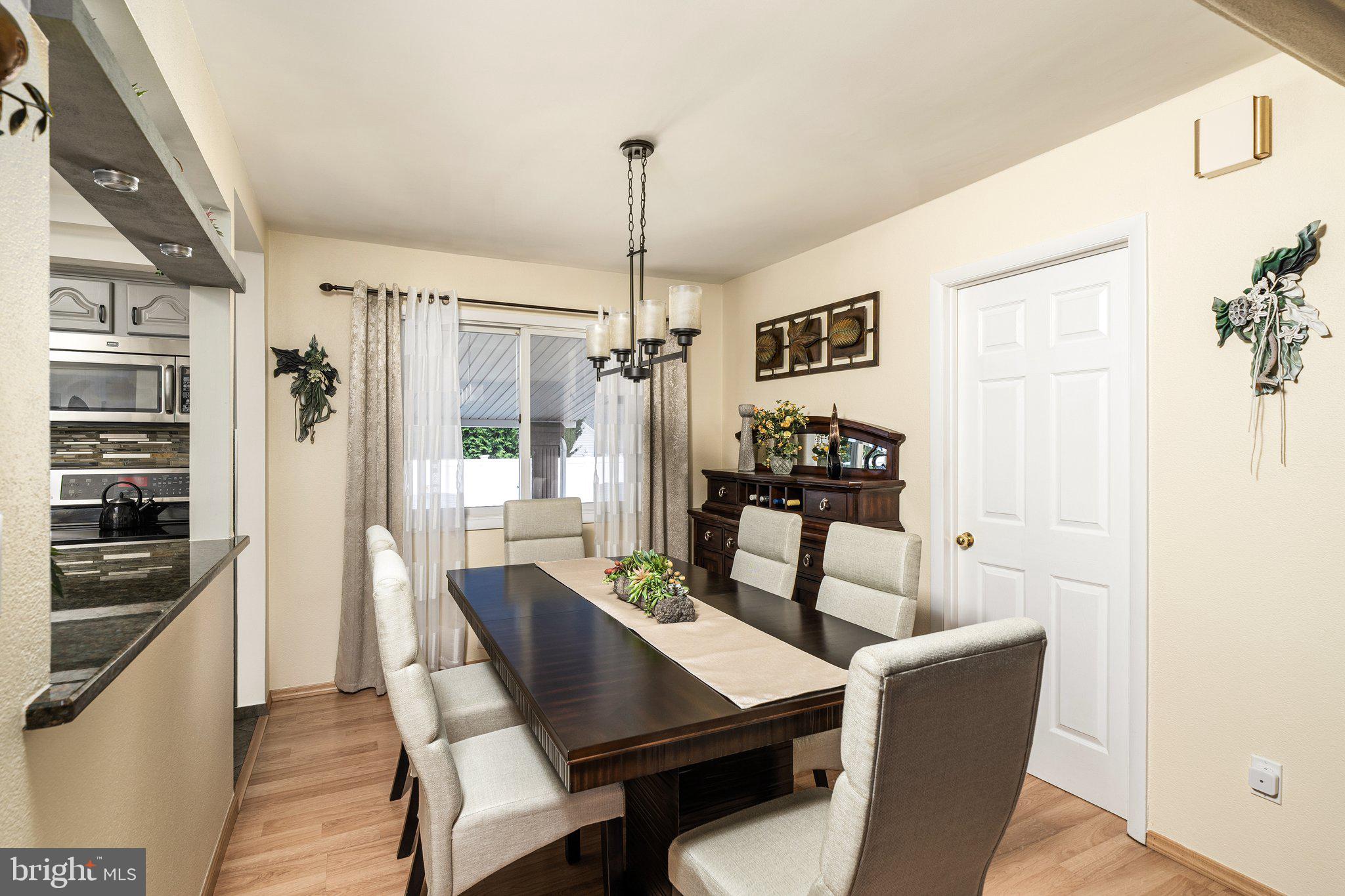 856 ESTATES BOULEVARD