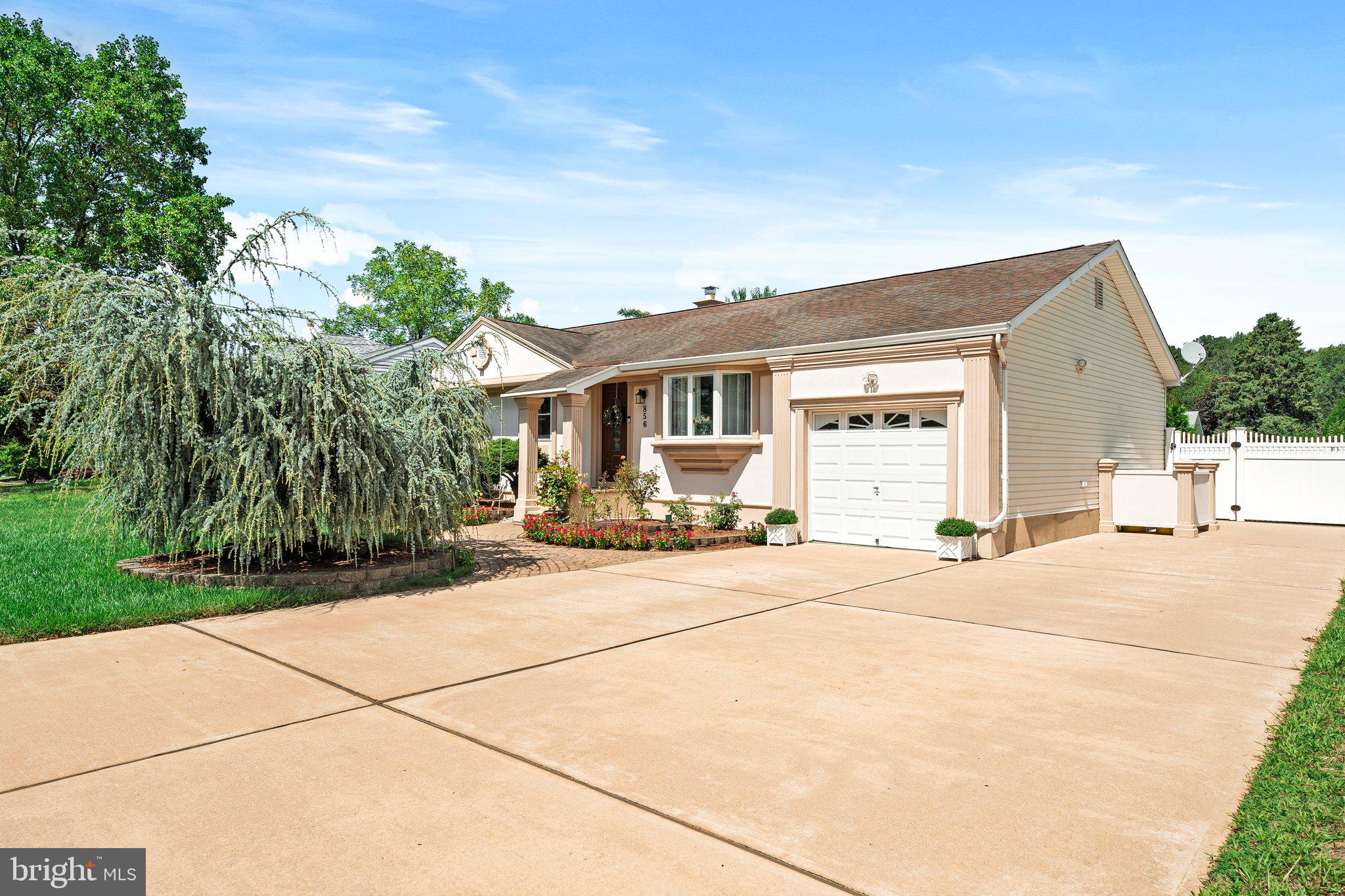 856 ESTATES BOULEVARD