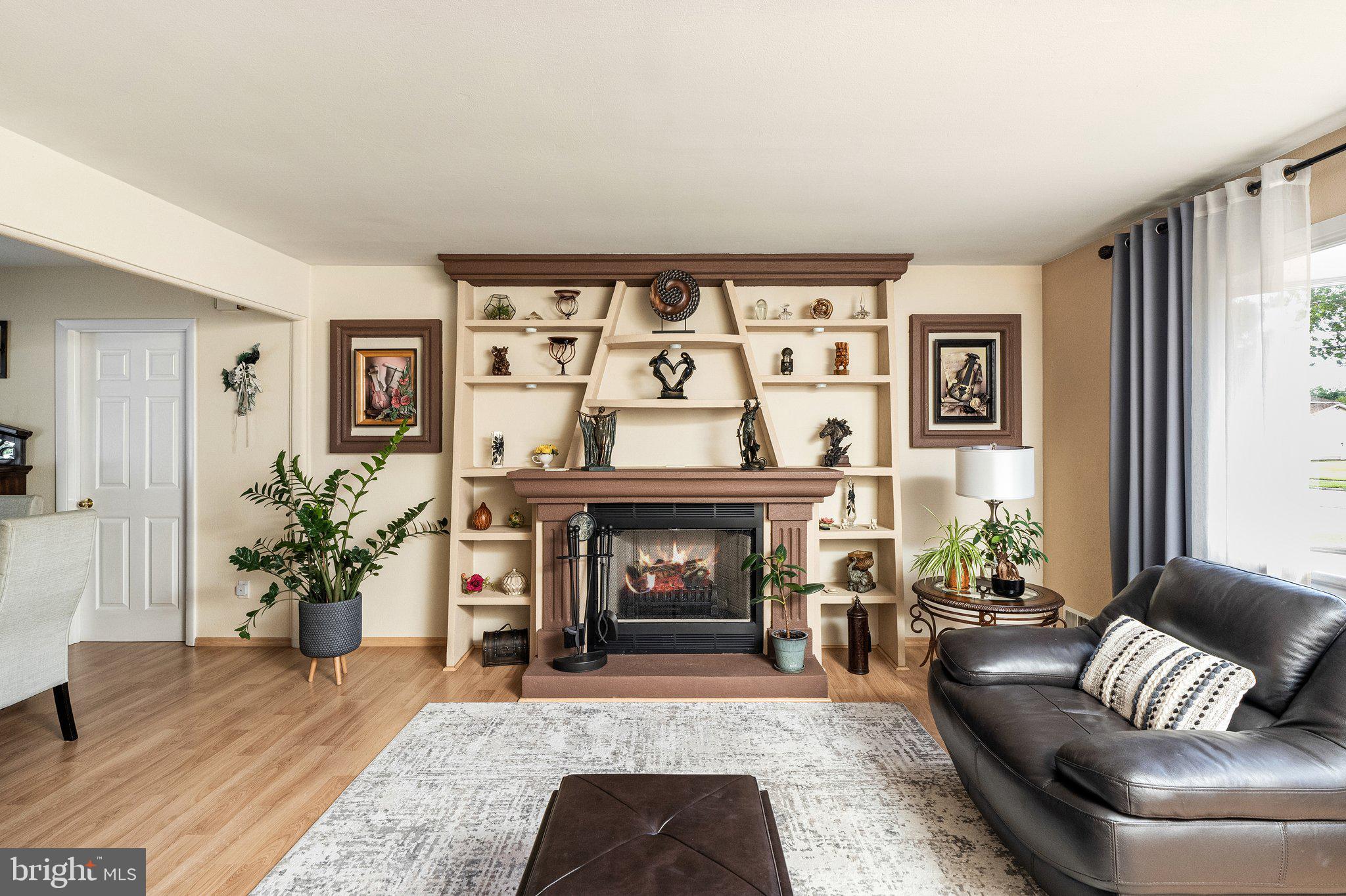 856 ESTATES BOULEVARD