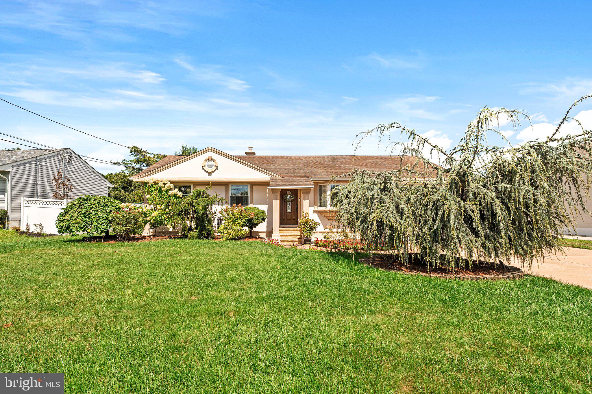 856 ESTATES BOULEVARD