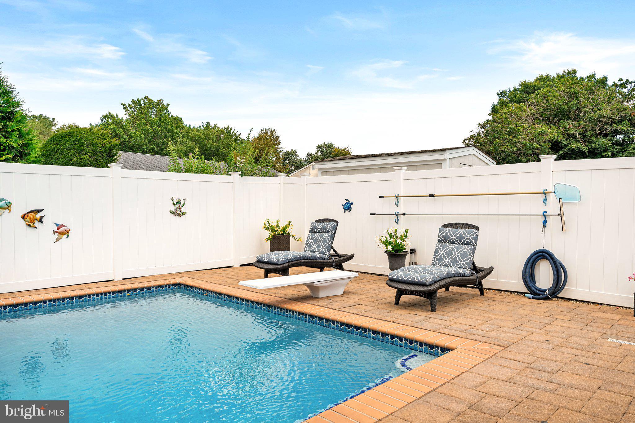 856 ESTATES BOULEVARD
