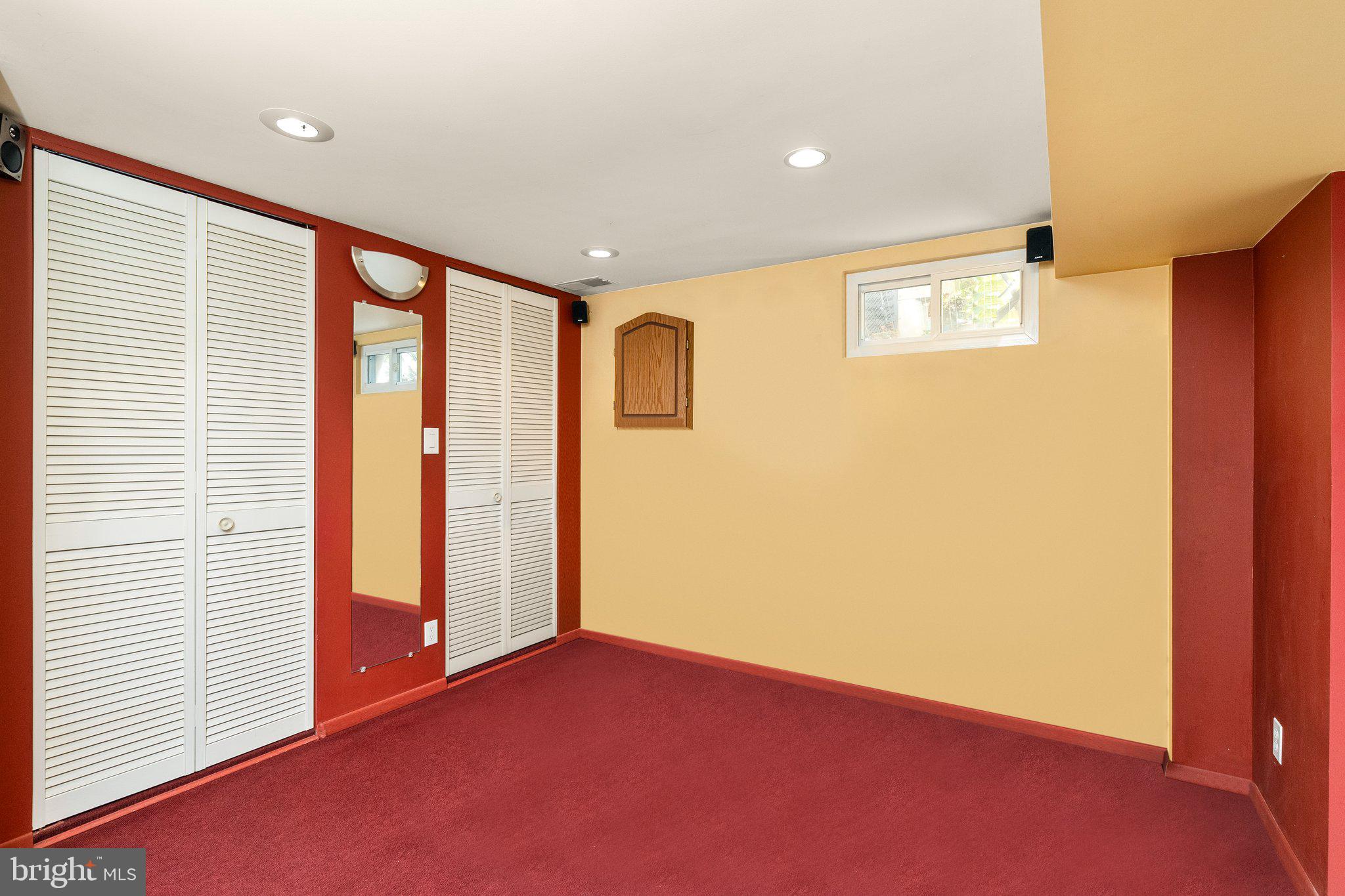 856 ESTATES BOULEVARD