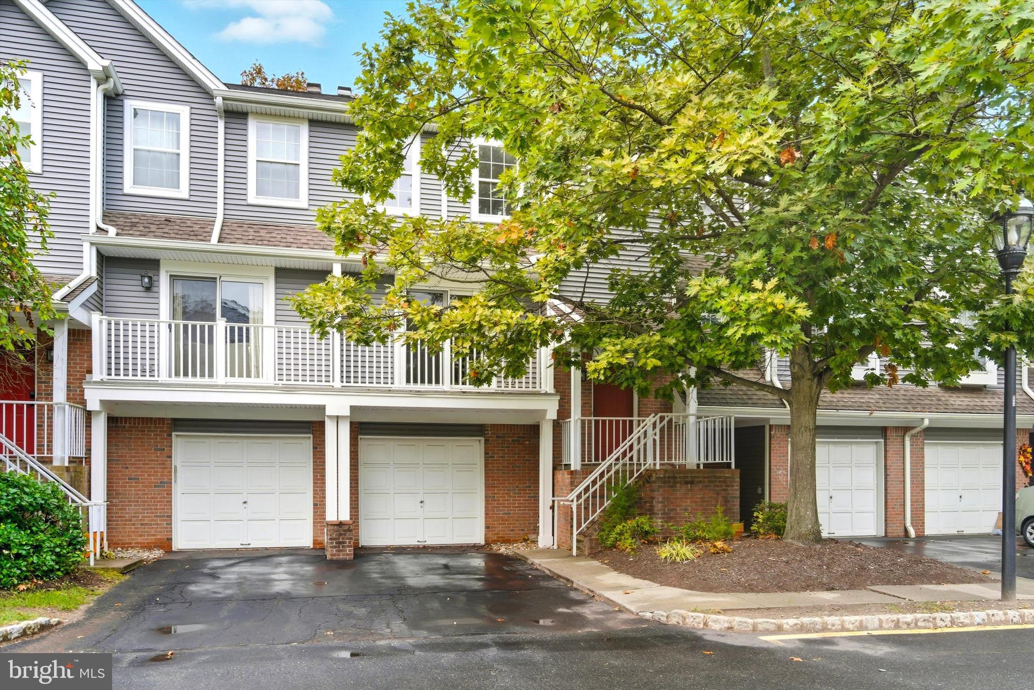 53 E SHREWSBURY PLACE